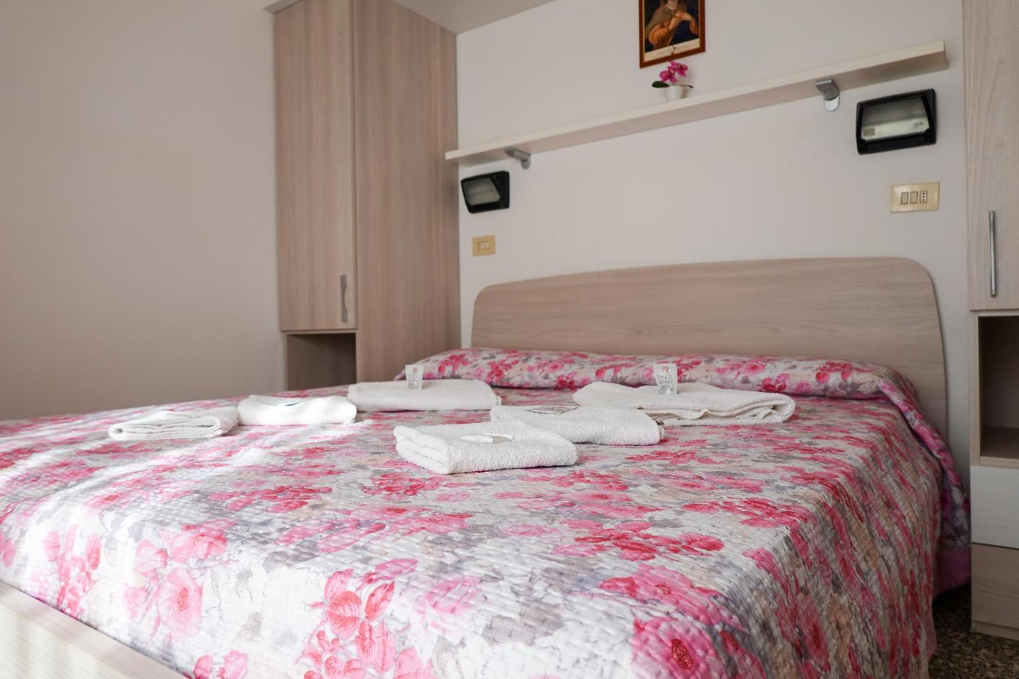 Hotel Lea B&B Pensione Completa Rimini Esterno foto