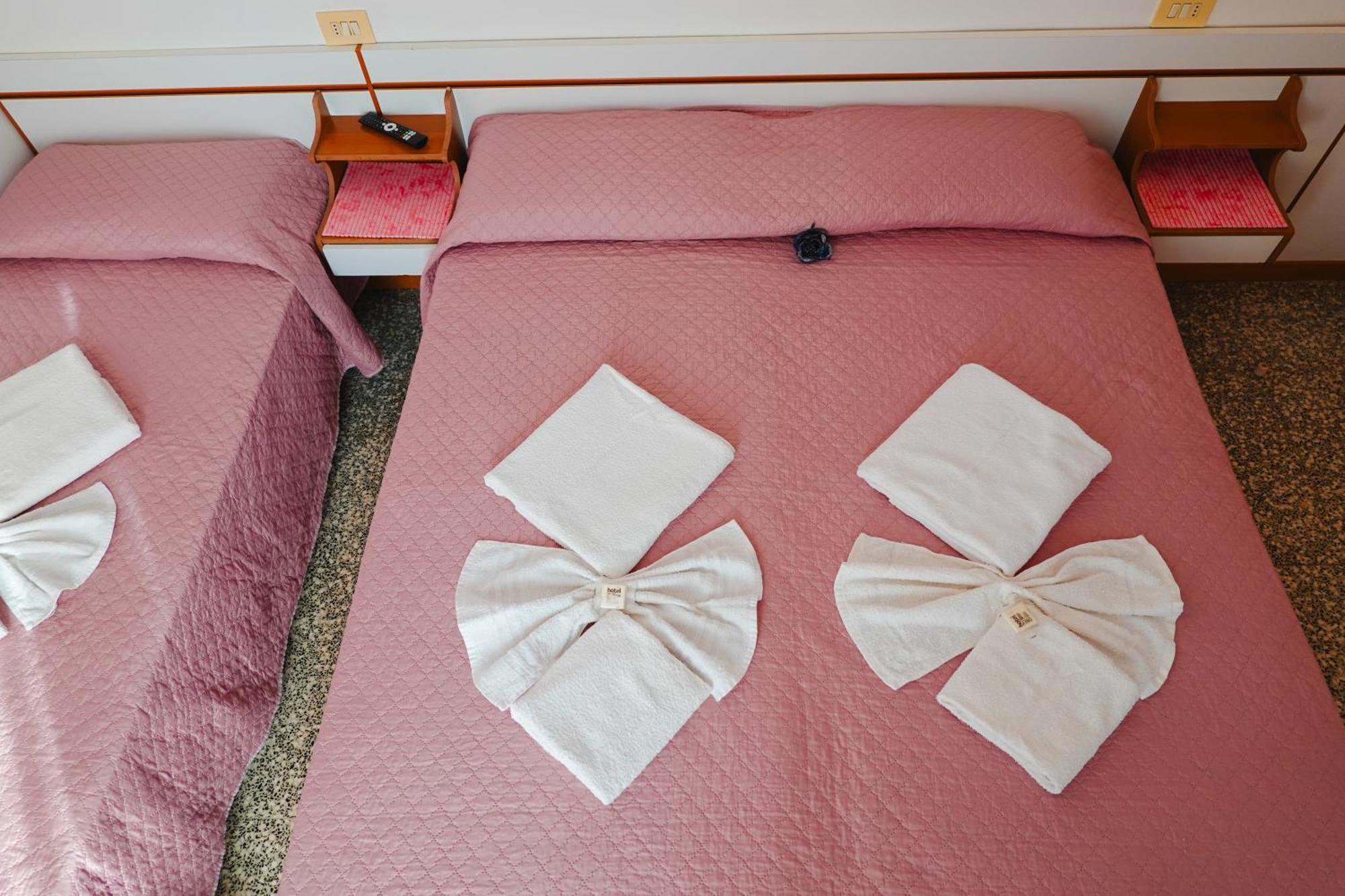 Hotel Lea B&B Pensione Completa Rimini Esterno foto