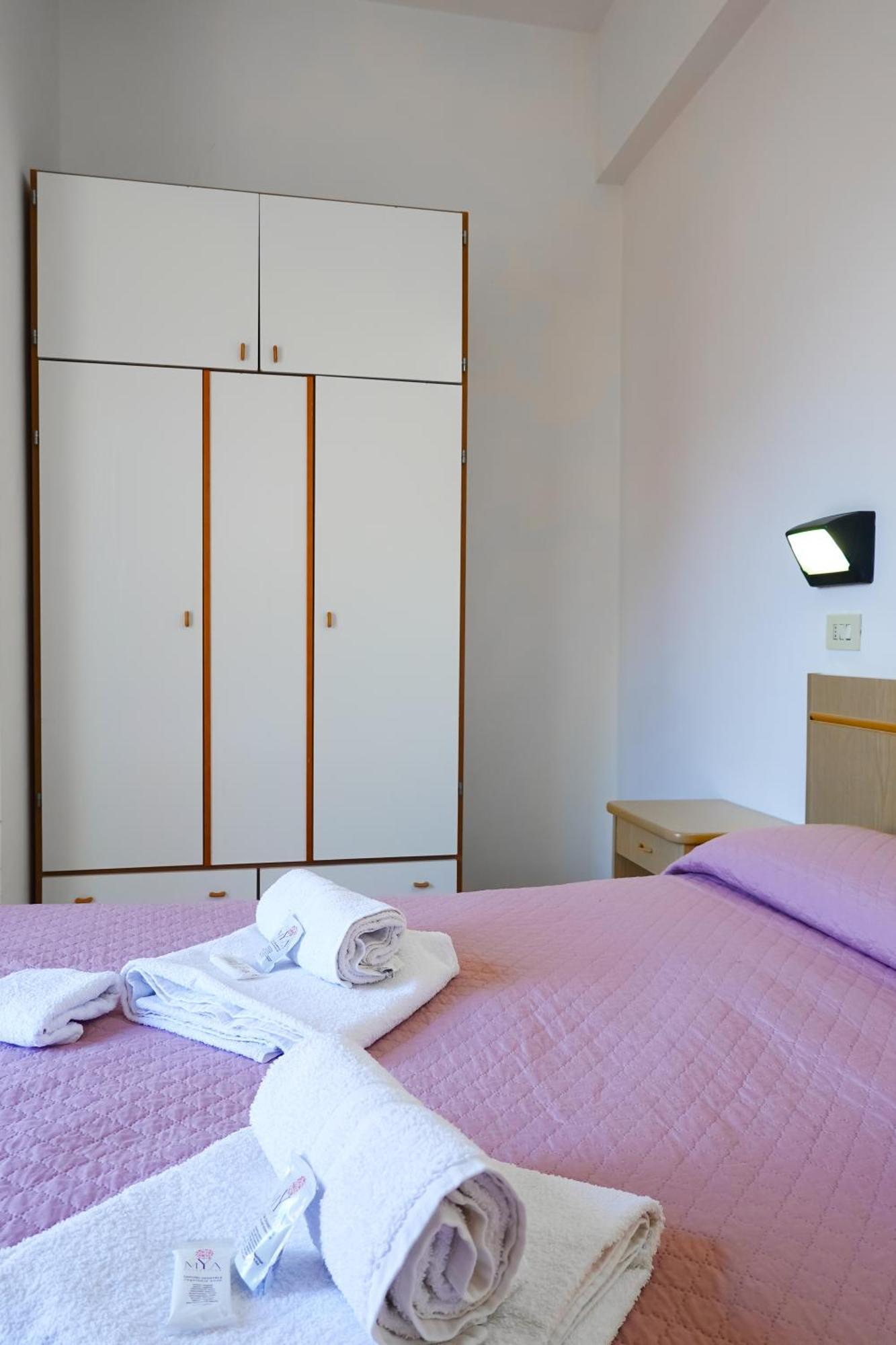 Hotel Lea B&B Pensione Completa Rimini Esterno foto