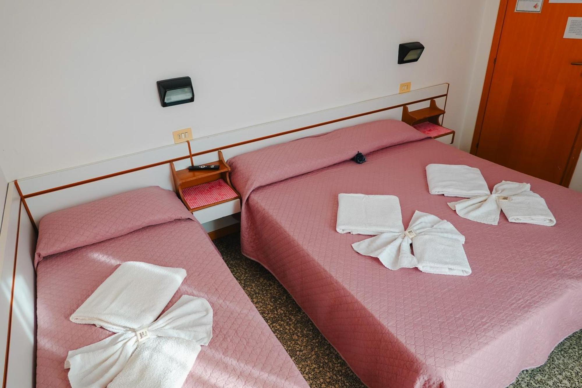 Hotel Lea B&B Pensione Completa Rimini Esterno foto