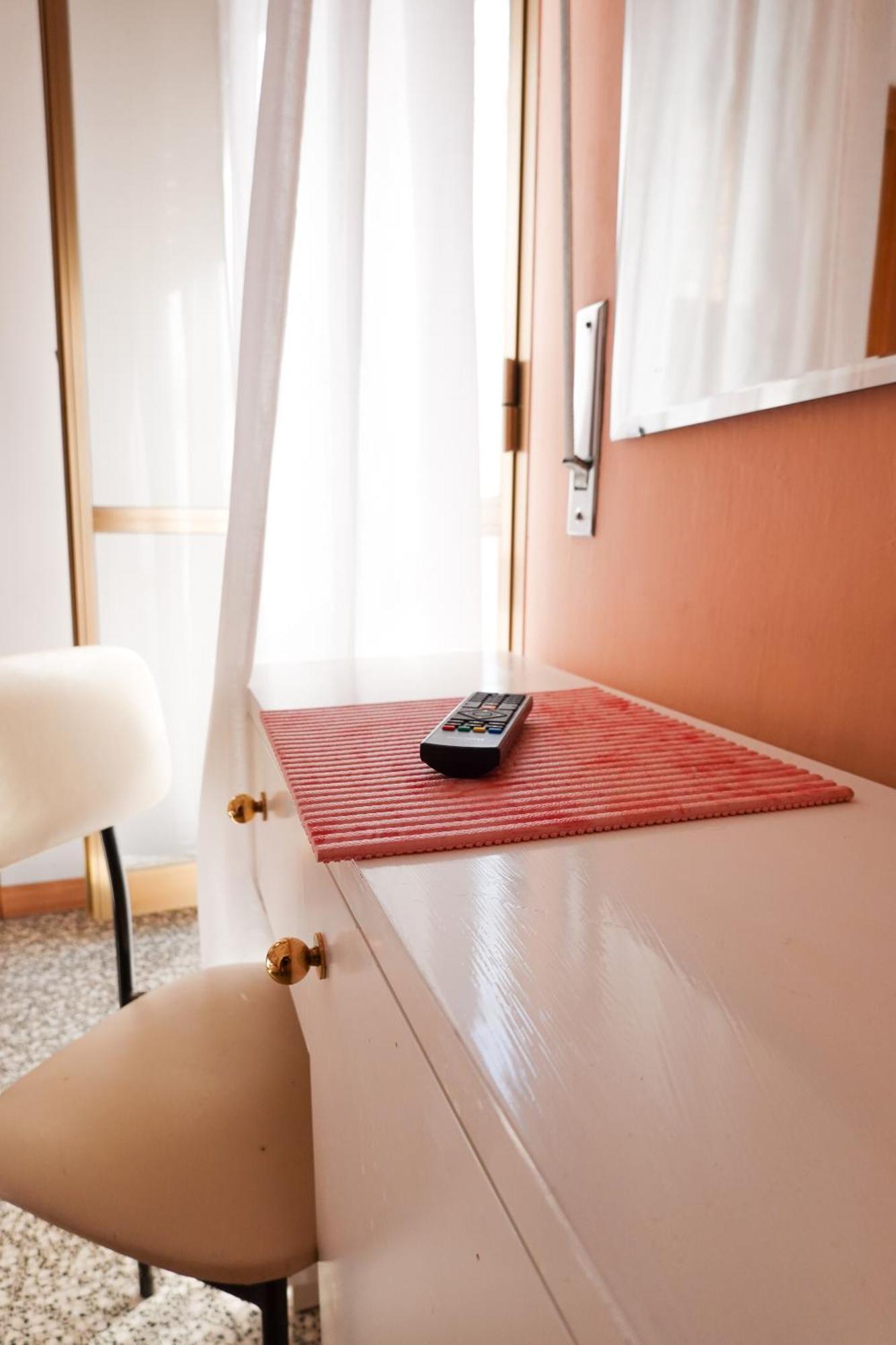 Hotel Lea B&B Pensione Completa Rimini Esterno foto