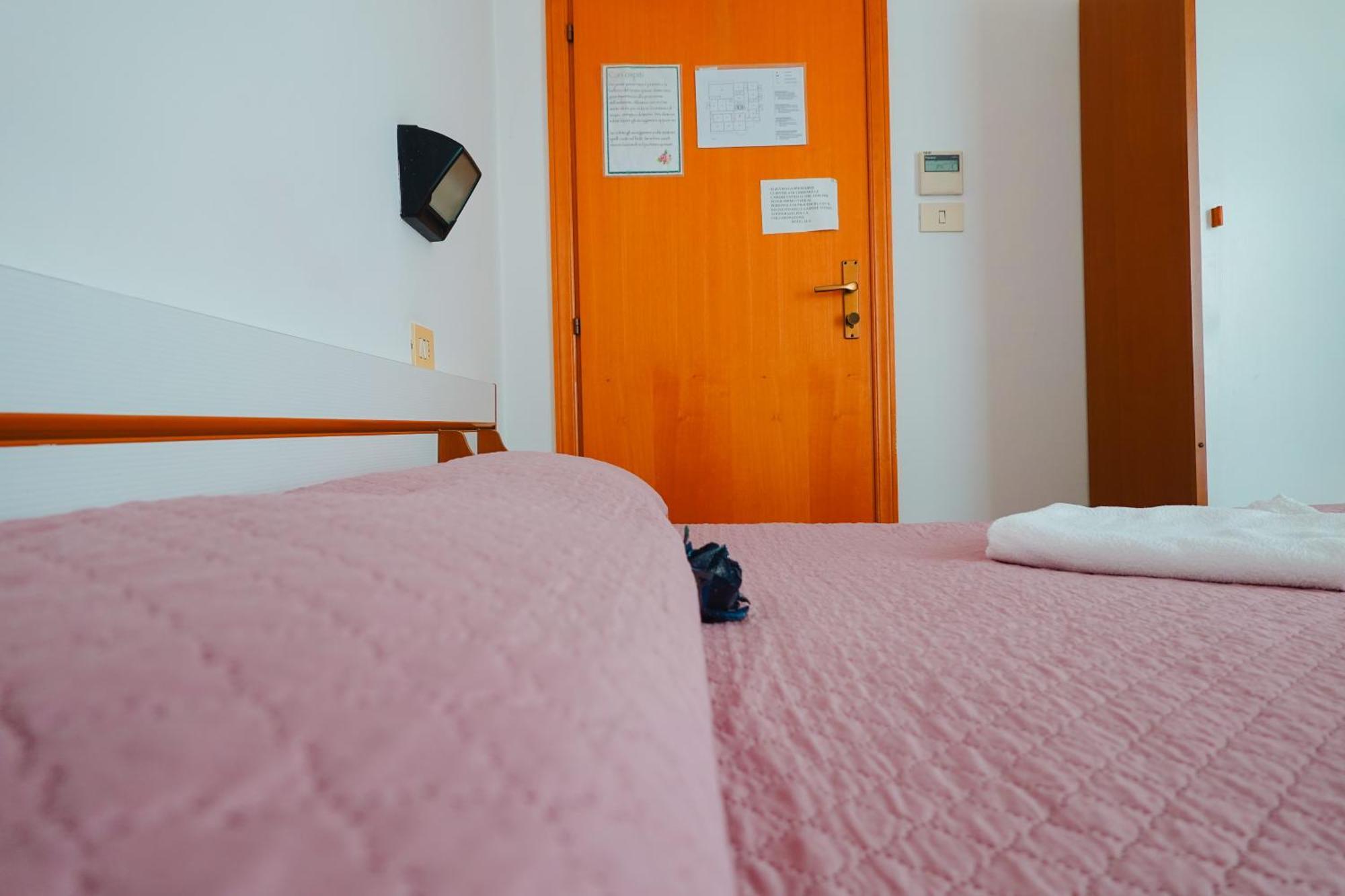 Hotel Lea B&B Pensione Completa Rimini Esterno foto